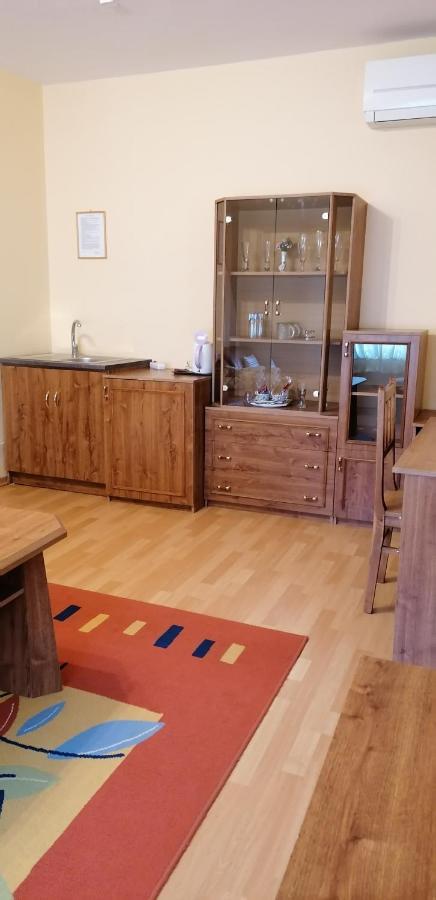 Pension Magnolia Тренчин Экстерьер фото