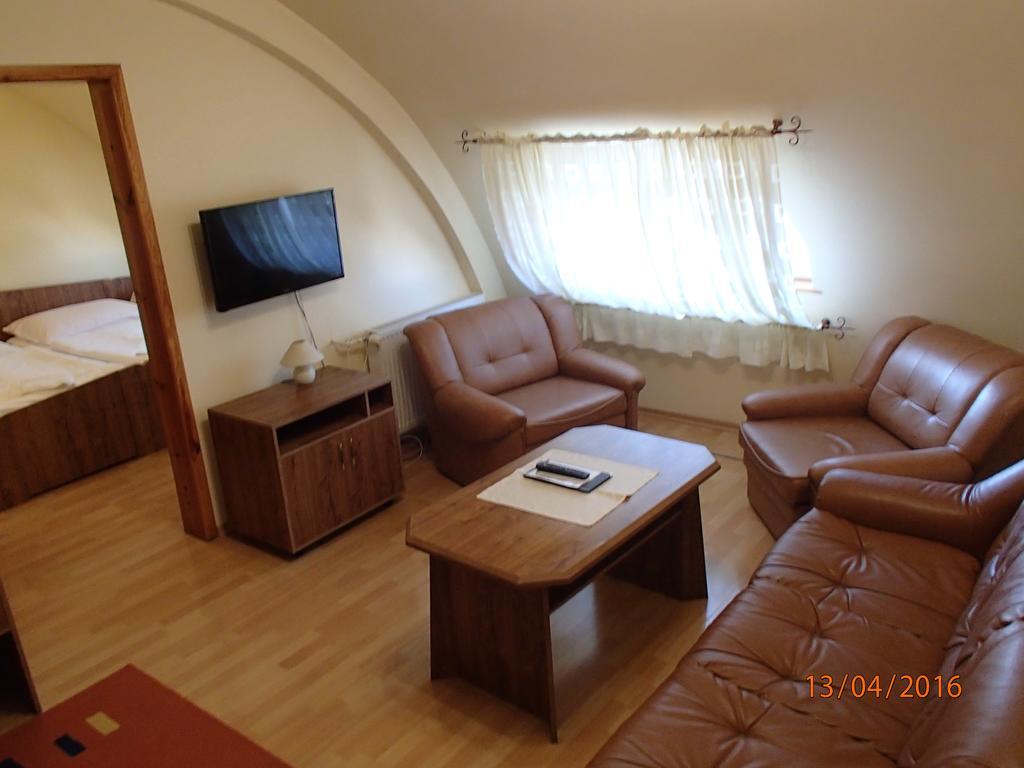 Pension Magnolia Тренчин Экстерьер фото