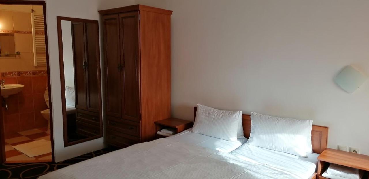 Pension Magnolia Тренчин Экстерьер фото